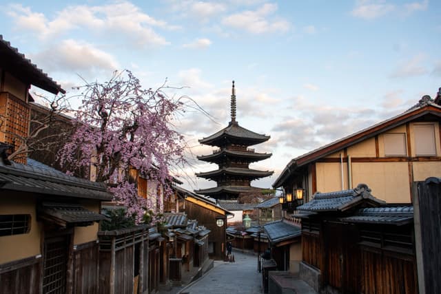 Yakasa Tower, Kyoto