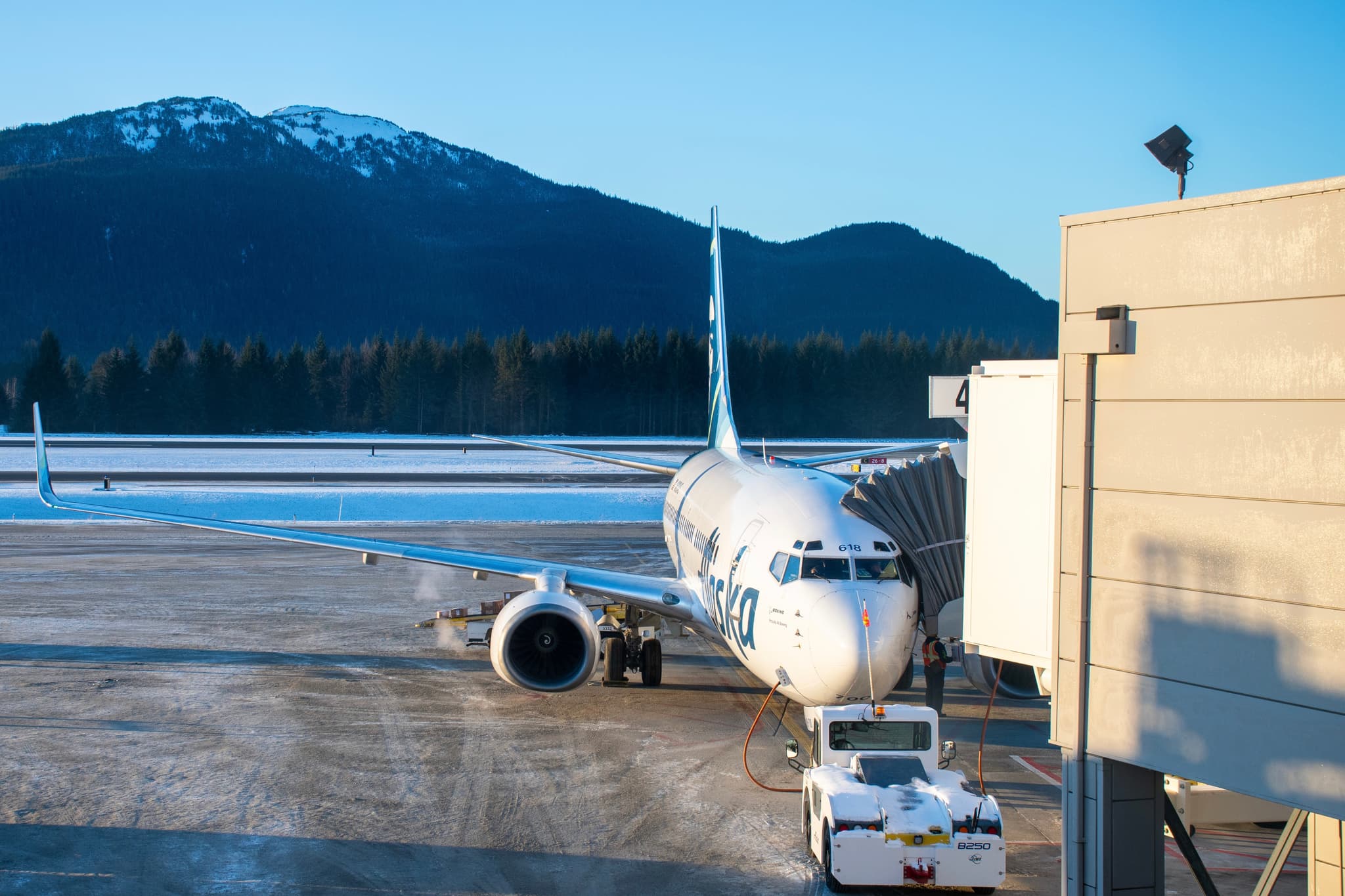 Boeing 737, Alaska Airlines, Alaska